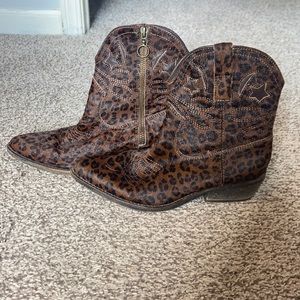 Cheetah cowgirl boots